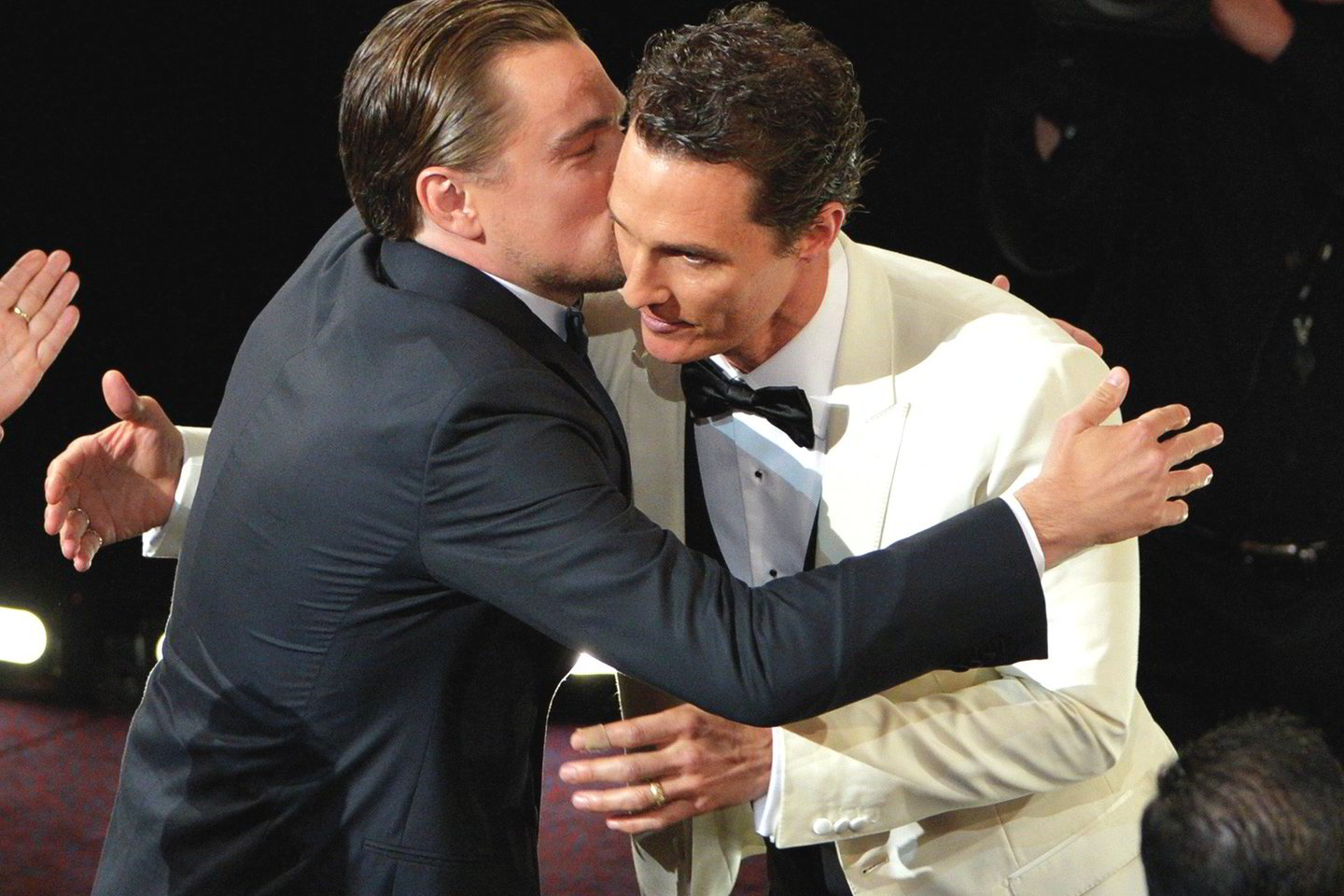 Savo kolegą M.McConaughey, laimėjusį geriausio aktoriaus „Oskarą”, pirmasis pasveikino L.DiCaprio.<br>AP nuotr.