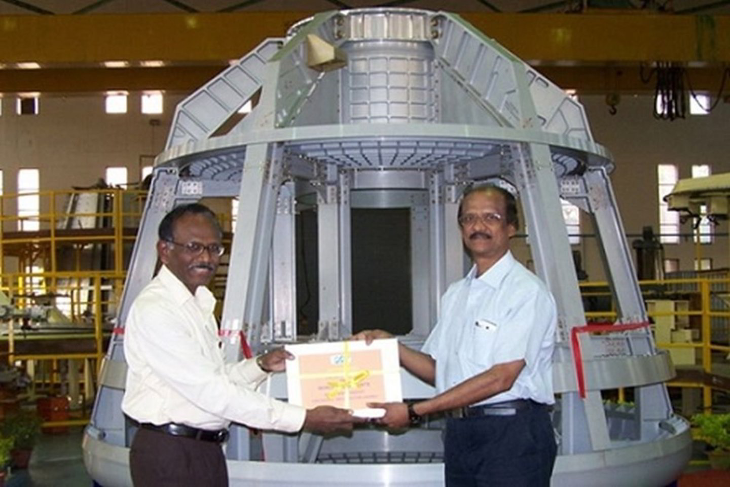 Prototipo kapsulė nėra hermetiškai uždaryta, tad į kosmosą žmonių gabenti negali.