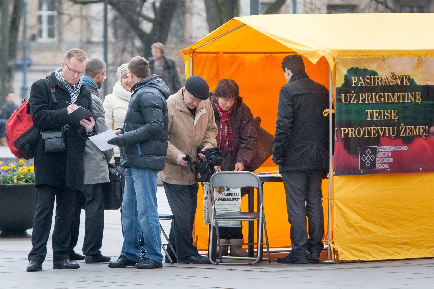Euroskeptikai surinko 300 tūkst. referendumo rėmėjų parašų.