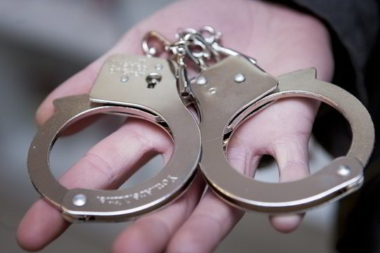 Visagine sulaikyti trys plėšimais įtariami jaunuoliai