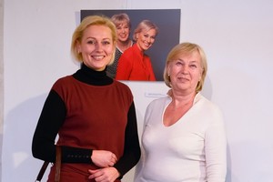 Garsios moterys kur kas kuklesnes mamas pradžiugino fotosesijose