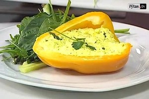 Gaivus valgis: varške įdaryta paprika su salotomis