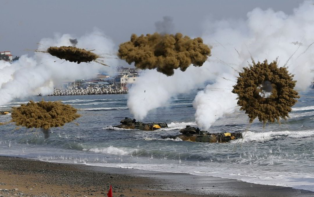 Augant įtampai, Pietų Korėja kartu su JAV Pohange surengė bendrus karinius mokymus.<br>Reuters/Scanpix nuotr.