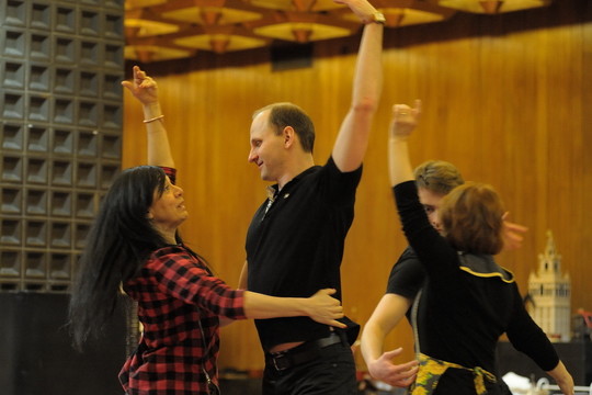 „Sevilijos kirpėjas“ - flamenko stiliumi