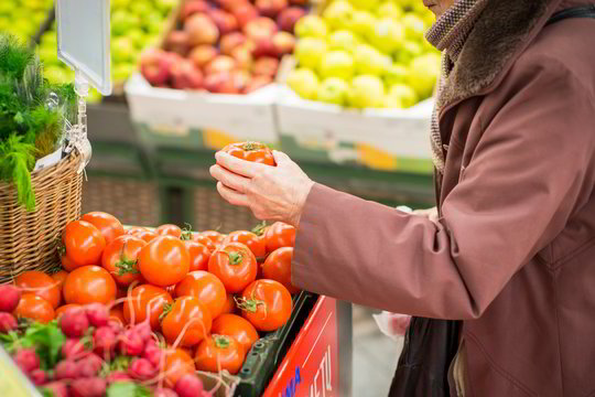 Gyvybės šaltinis - pirmosios šių metų derliaus daržovės