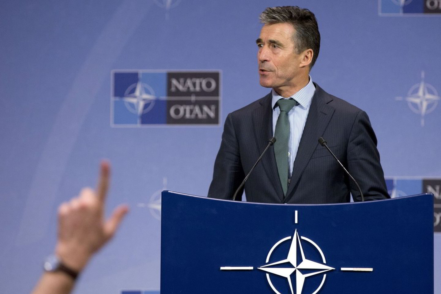 „Tai yra svarbus žingsnis, suteiksiantis naudos visam Vakarų Balkanų regionui“, - teigė NATO generalinis sekretorius Andersas Foghas Rasmussenas.<br>AP nuotr. iš archyvo