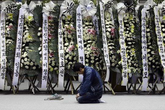 Pietų Korėjoje sulaikyti visi nuskendusio kelto įgulos nariai