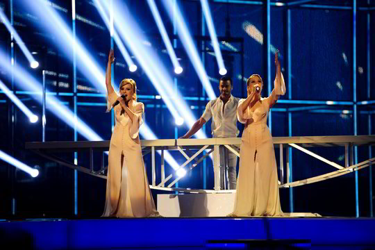 Rusų dvynės nušvilptos „Eurovizijos“ scenoje