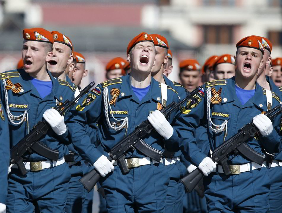 Apie 11 tūkst. karių dalyvauja kasmetiniame Pergalės dienos parade Maskvos Raudonojoje aikštėje.<br>„Reuters“/„Scanpix“ nuotr.