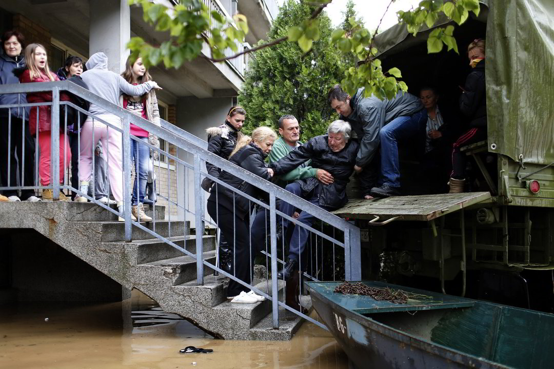 Serbiją bei Bosniją ir Hercegoviną skandina potvyniai.<br>AP nuotr.
