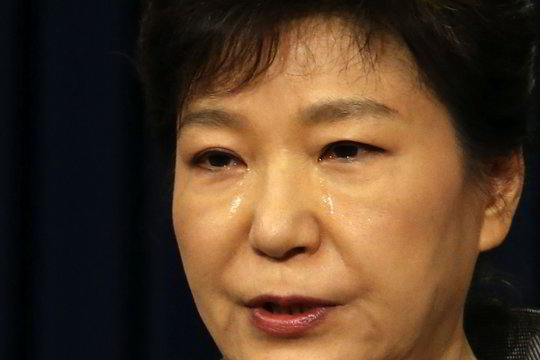 Į tautą kreipusi Pietų Korėjos prezidentė neslėpė ašarų