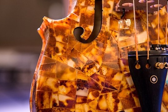Lietuvis iš gintaro sukūrė unikalius muzikos instrumentus