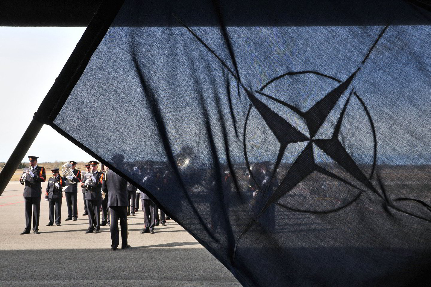 NATO rinkimus Ukrainoje pavadino aiškiu balsavimu už Ukrainos vienybę ir paragino Rusiją pradėti konstruktyviai bendradarbiauti su naujai išrinktu prezidentu.