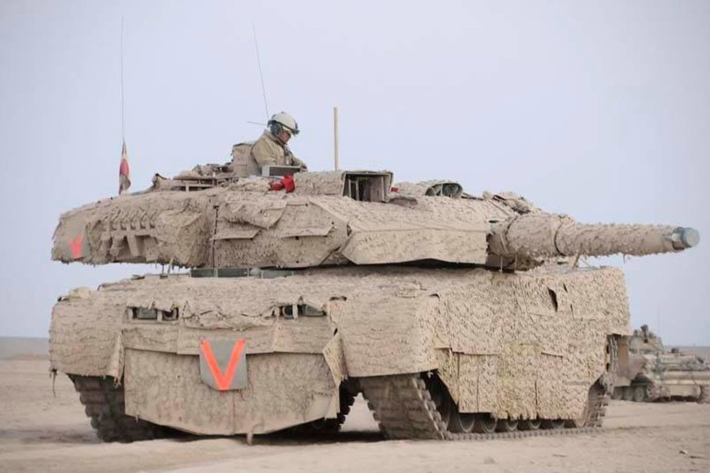 Danijos kariškiai į Lietuvą atsigabena kovos tankus „Leopard 2 A5“.