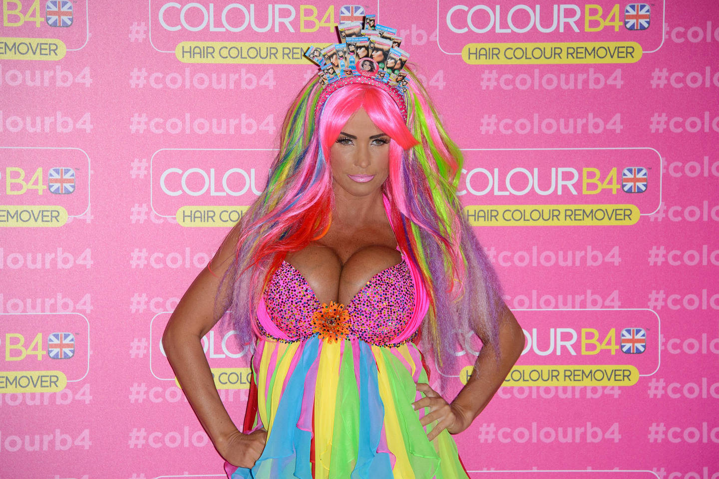 Katie Price apranga nė iš tolo nederėjo būsimai mamytei.