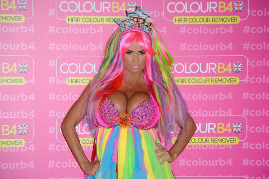 Erotinio modelio Katie Price stilius - blogiau nebūna?