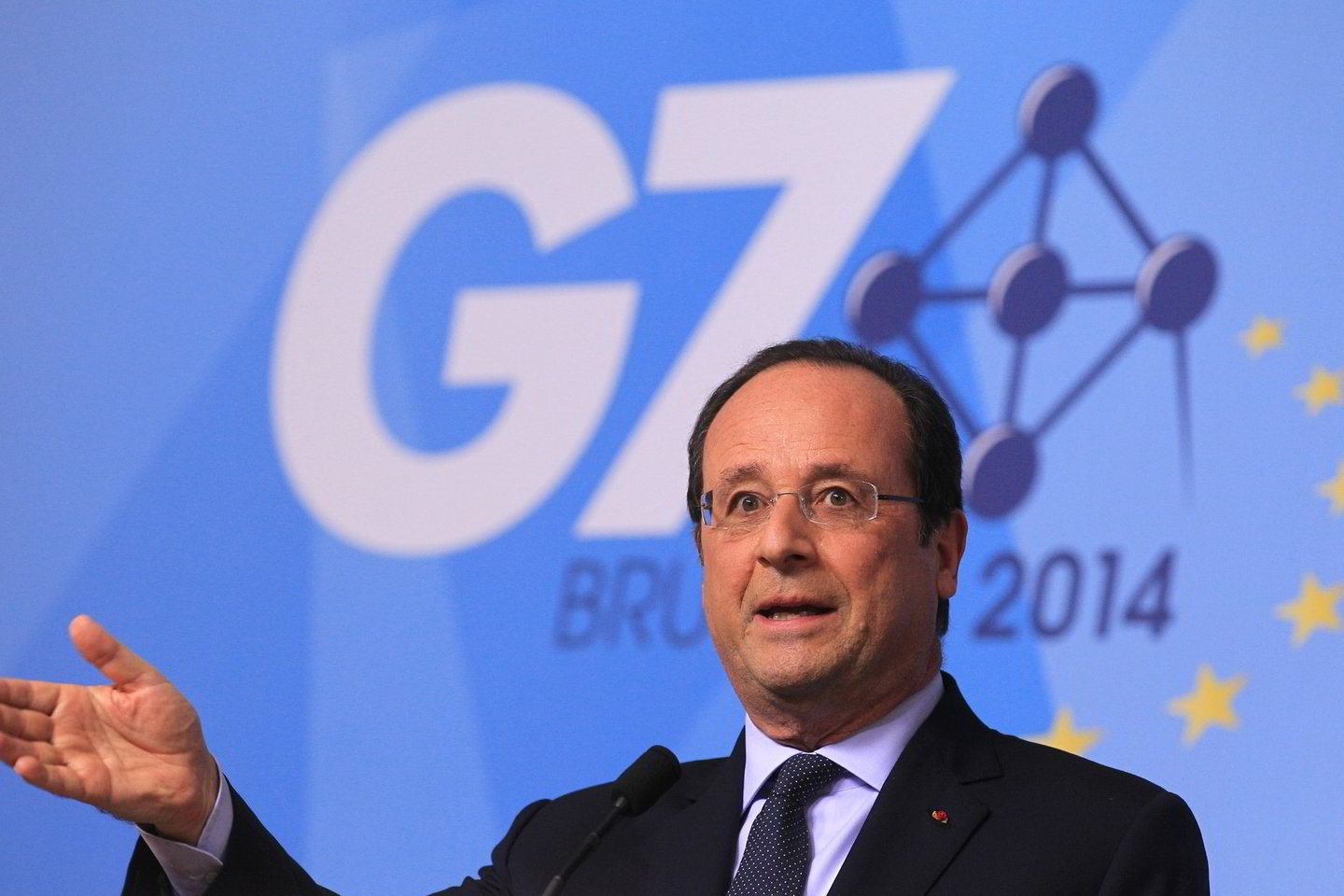 Francois Hollande'as pabrėžia, kad būtina skatinti dialogą.