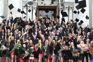 Atviras laiškas apie nukarūnuotą MRU: kodėl neverta ten mokytis