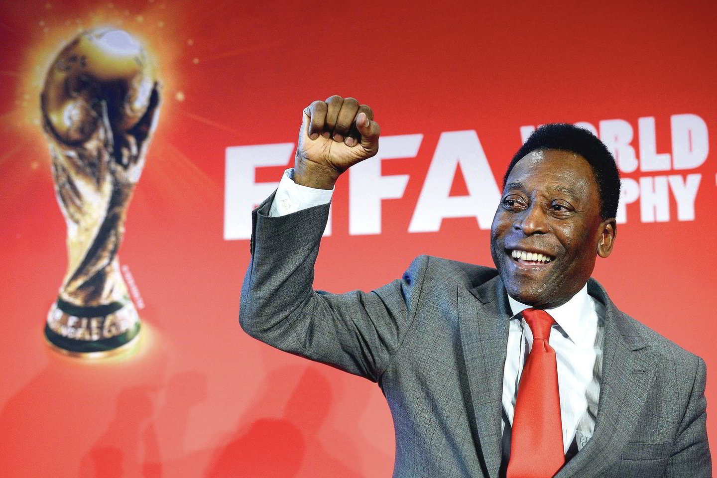 Daugybėje reklamų pasirodantis legendinis futbolininkas Pele yra kritikuojamas už tai, kad yra tapęs politikų įrankiu.