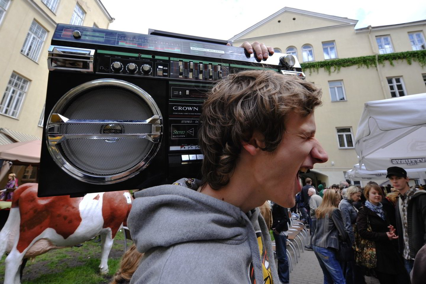 Televizijų garsą priimti įprastais FM radijo imtuvais Lietuvoje nėra galimybės, nes antžeminės TV programos transliuojamos tik skaitmeniniu formatu.