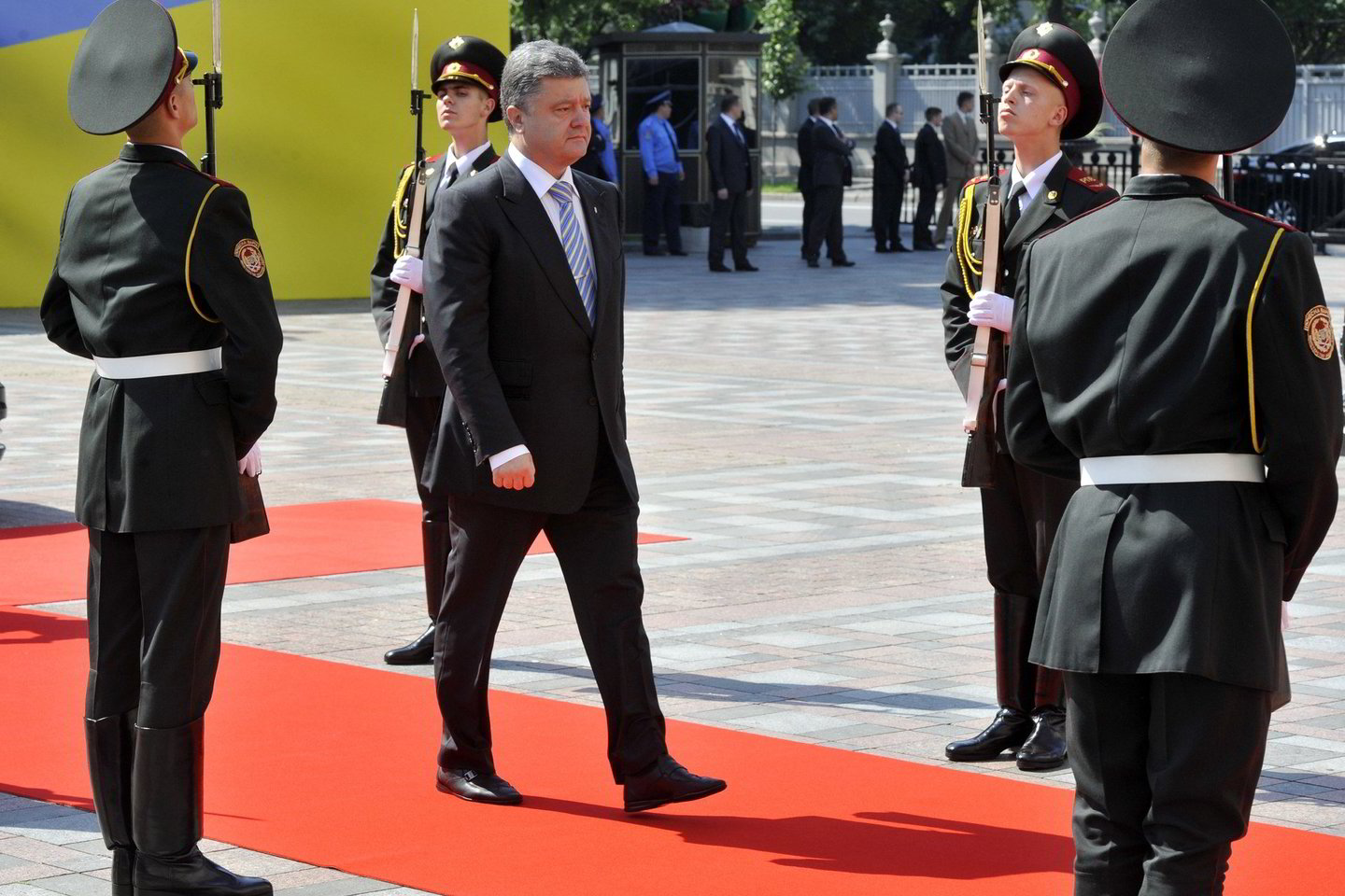 „Mes ryžtingais veiksmais šią savaitę ketiname atkurti saugumą valstybės pasienyje. Aš tikiuosi, kad mums pavyks tai visiškai atlikti“, – sakė P.Porošenka per Ukrainos saugumo tarybos posėdį.