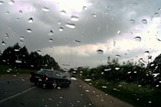 Chuliganas su BMW įkliuvo paslydęs kitam vairuotojui prieš nosį