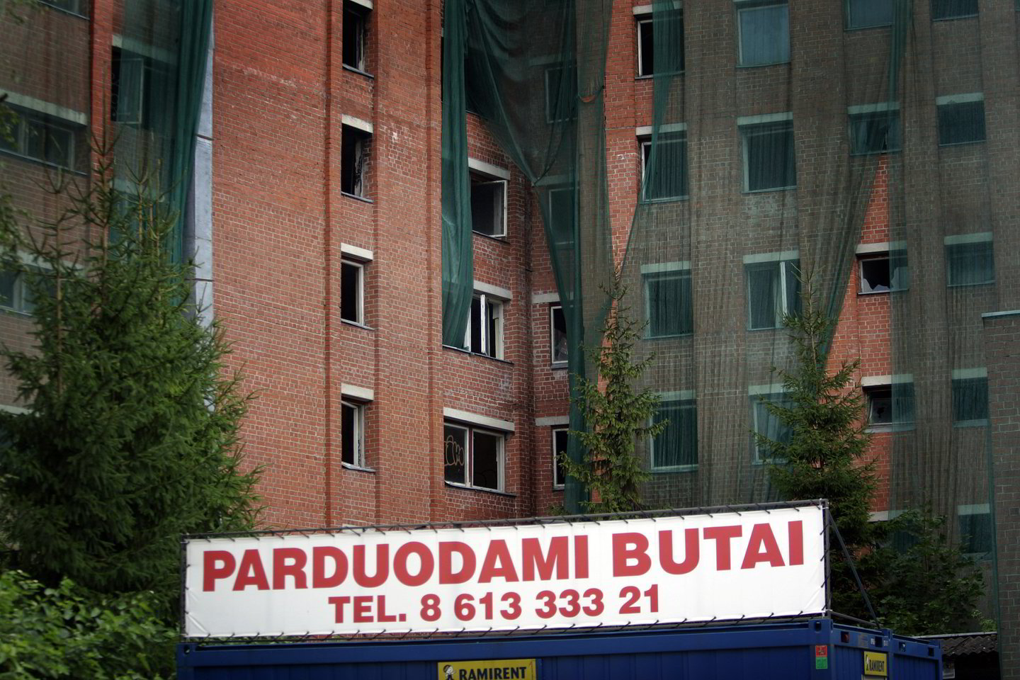 Nekilnojamojo turto brokeriai neslepia, kad kai kuriems pirkėjams kyla pagundų įteisinti neaiškios kilmės lėšas.