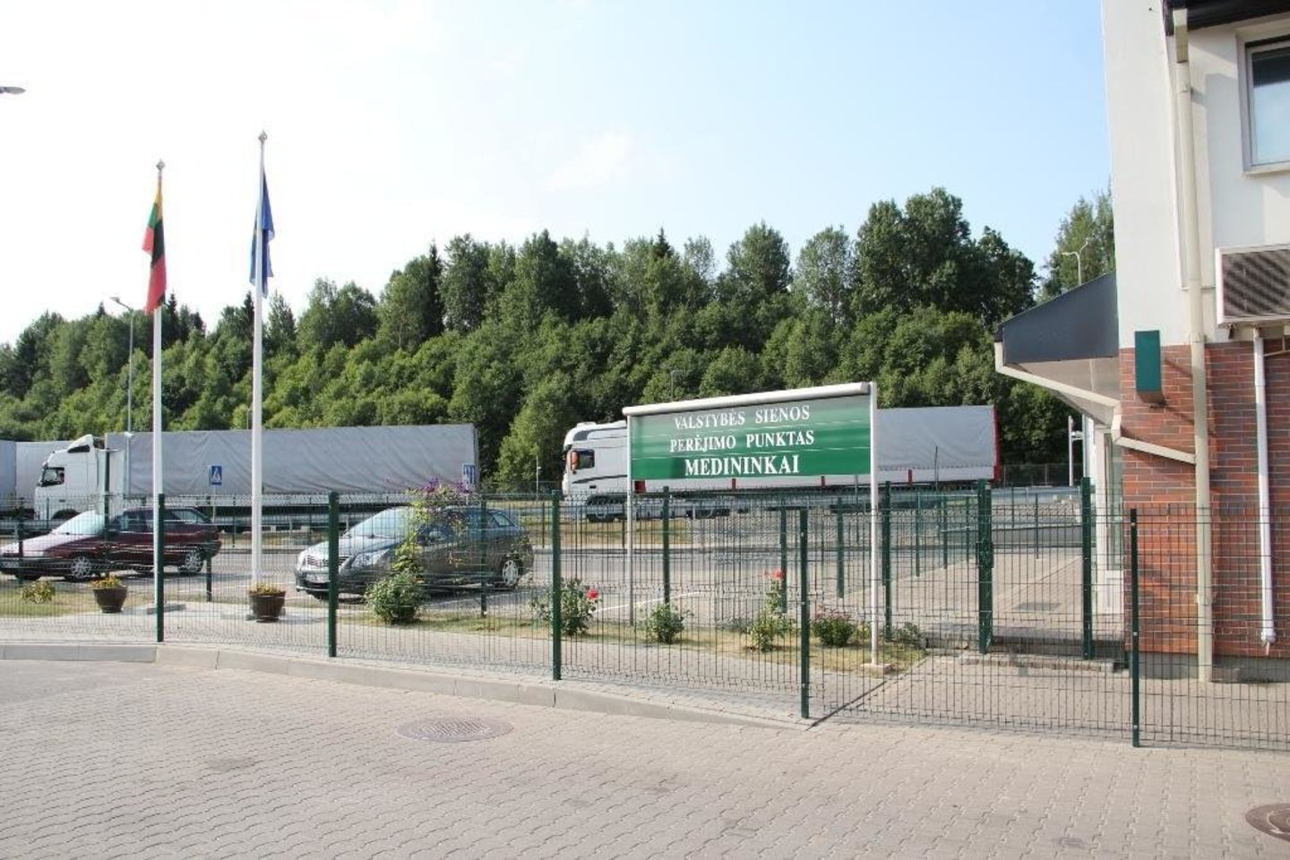 Į Lietuvą vykęs rusas Medininkuose pateikė, įtariama, suklastotą automobilio registracijos liudijimą.