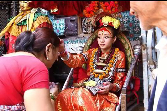 Dvylikametė Nepalo deivė ruošia ir žemiškus namų darbus