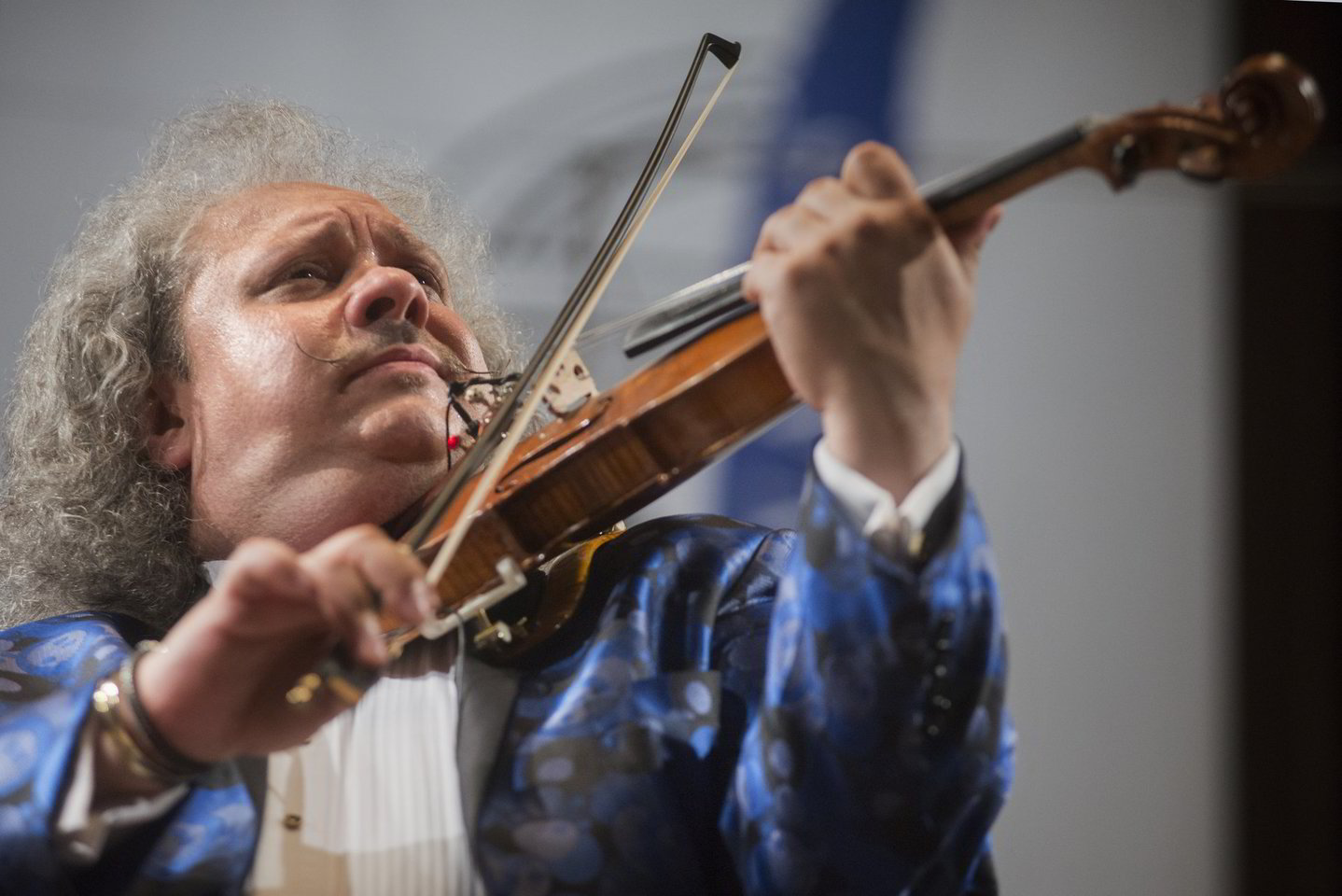 Vilniaus festivalyje ugningą koncertą surengė smuikininkas R.Lakatosas su grupe.