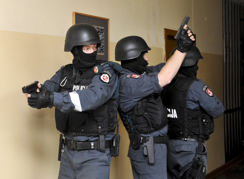 Vilniaus policija mokymuose šturmavo mokyklą