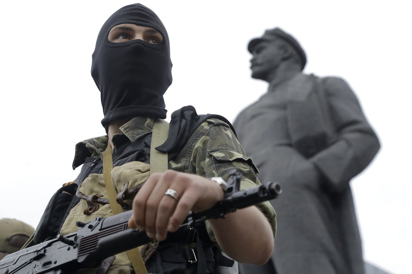 Ukrainoje nesilaikoma paliaubų, Kremlius teigia, kad jos yra ultimatumas prorusiškiems separatistams.
