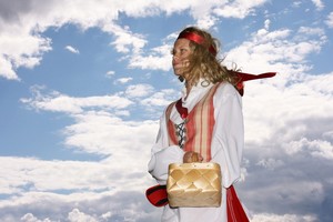 Joninės pasaulyje: nuo muštynių česnakais iki nuogalių lenktynių