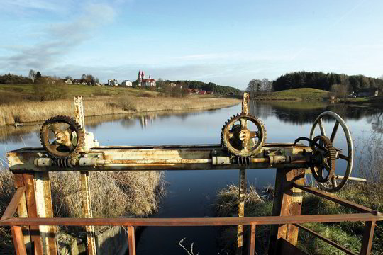 Technikos ir pramonės simbolis – krumpliaratis