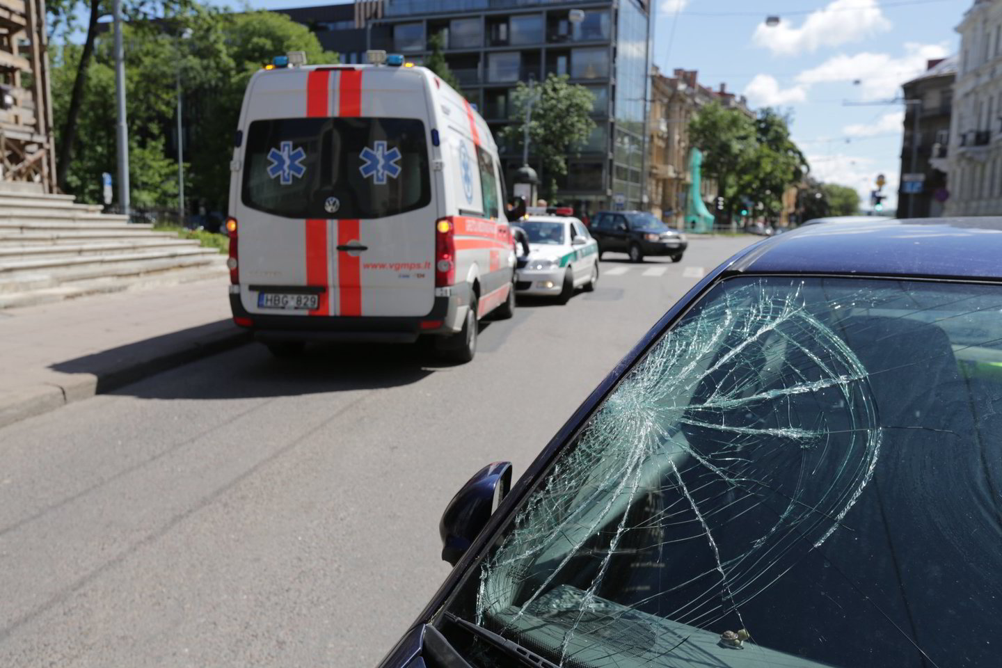 Automobilio partrenktai pėsčiajai prireikė medikų pagalbos.