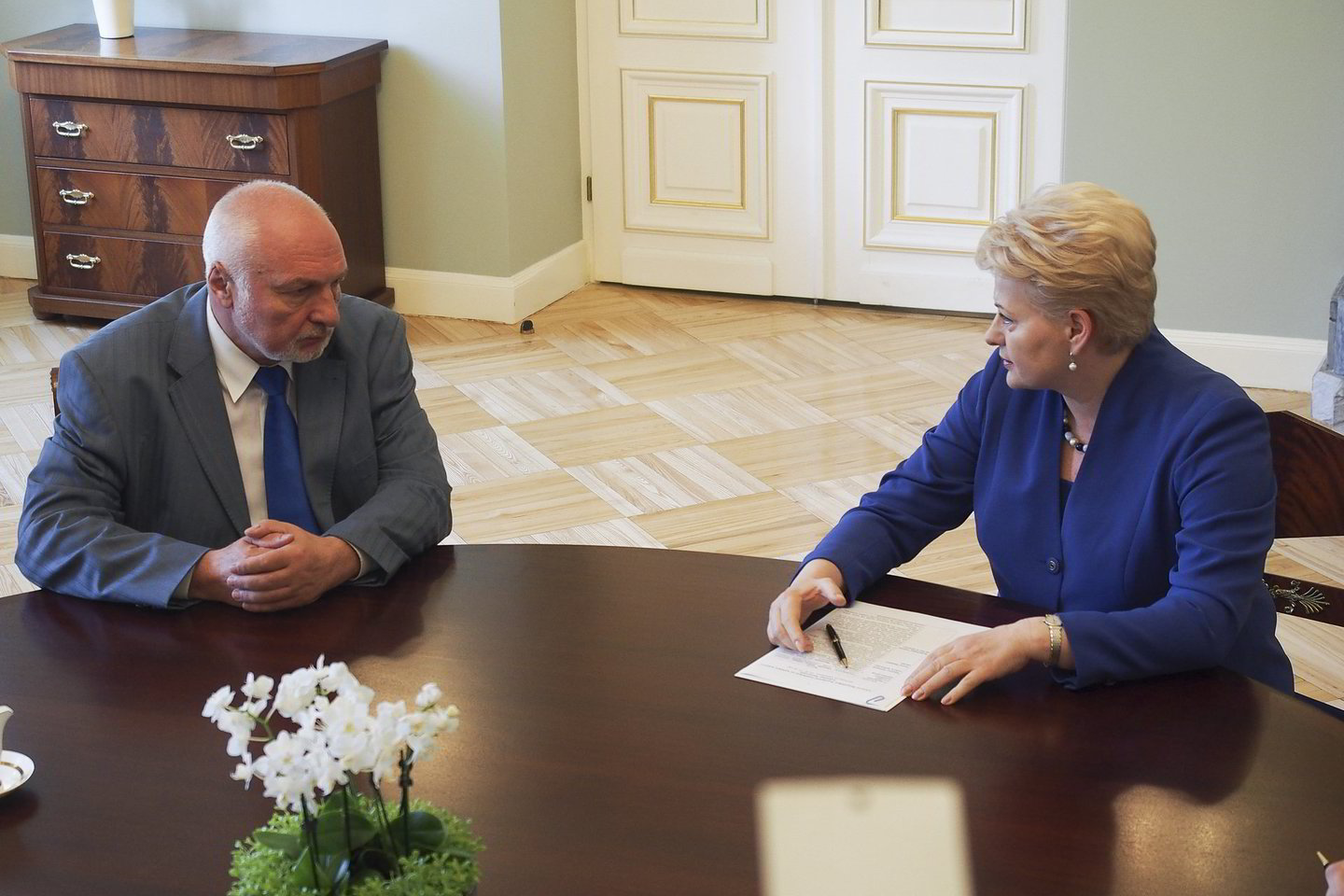 V.Mazuronis po susitikimo su prezidente pranešė atsisveikinantis su devyniais Aplinkos ministerijai pavaldžių įstaigų vadovais.