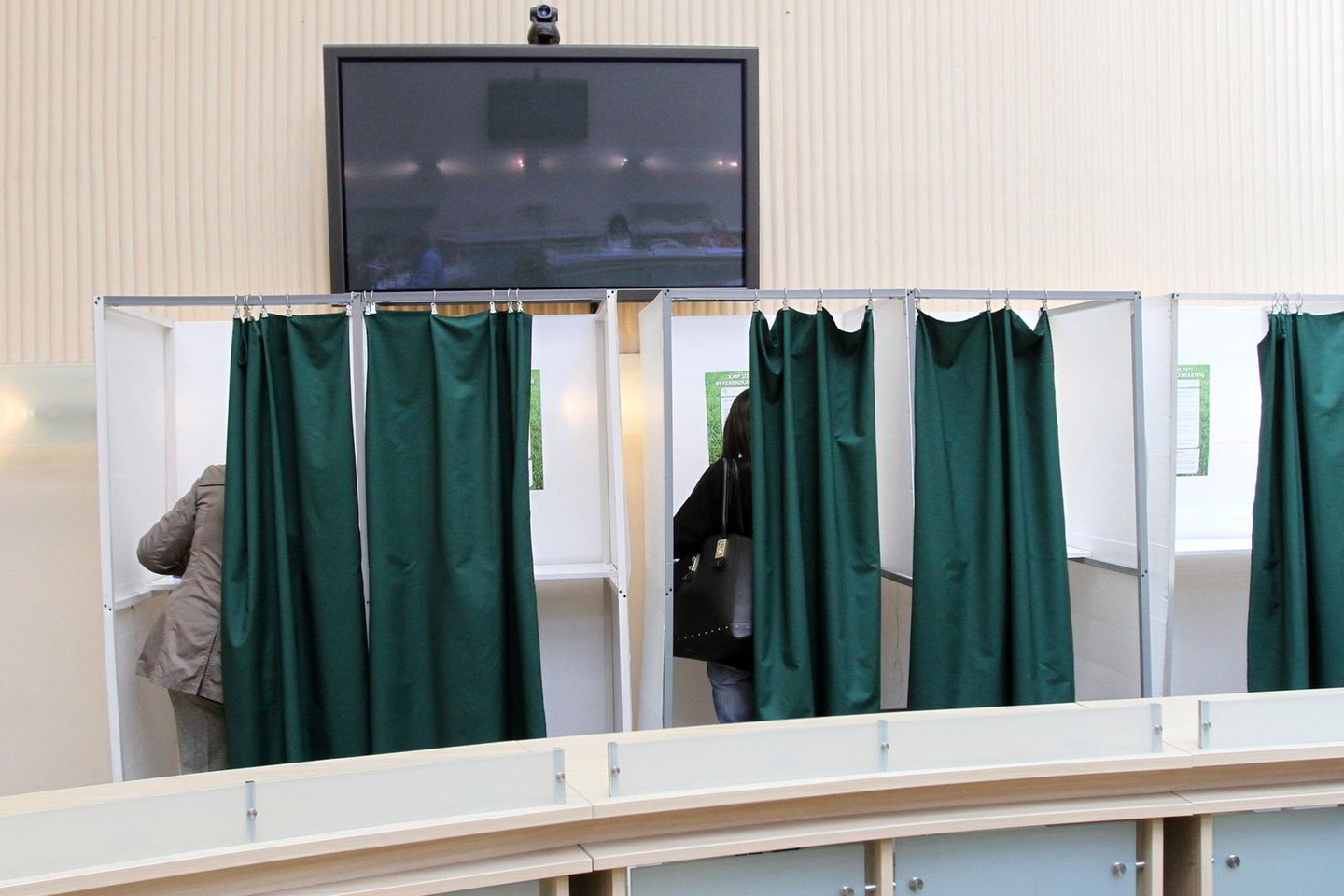 Balsuoti iš anksto savivaldybėse trečiadienį ir ketvirtadienį galėjo rinkėjai, kurie sekmadienį negalės atvykti į savo rinkimų apylinkę.