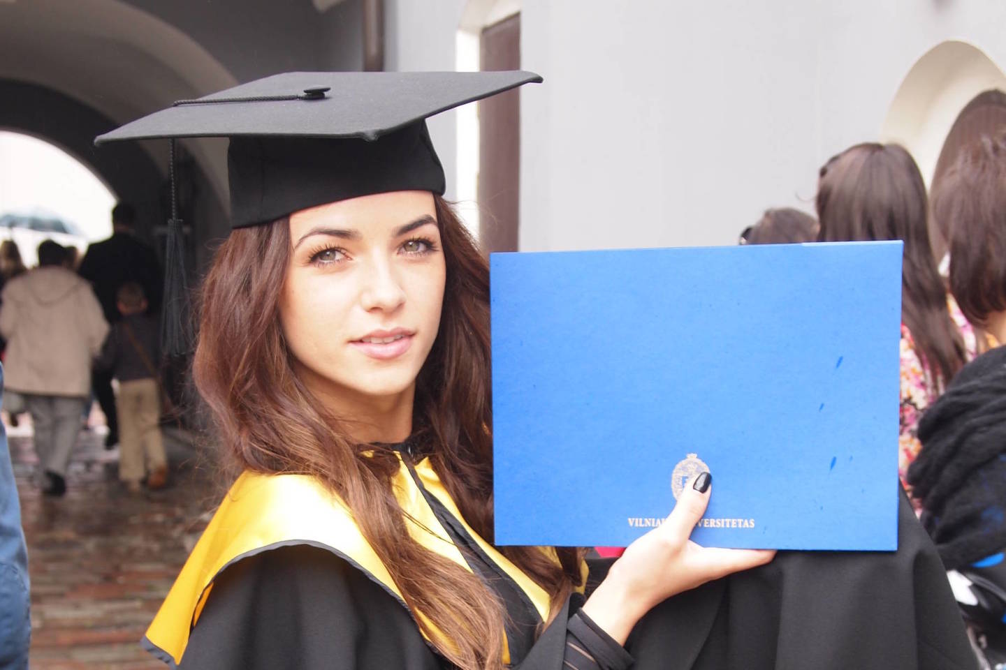 I.Puzaraitė įgijo bakalauro diplomą.