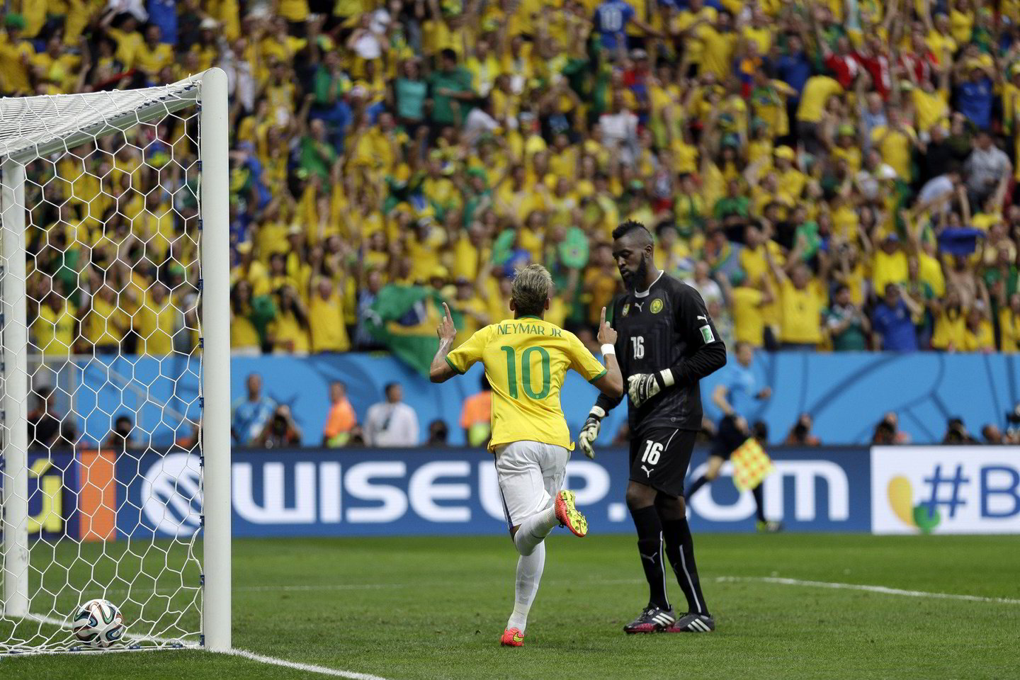 FIFA pirmąsyk oficialiai pripažino, jog Brazilijos ir Kamerūno dvikova buvo „padidintos rizikos“ mačas.<br>AP nuotr.