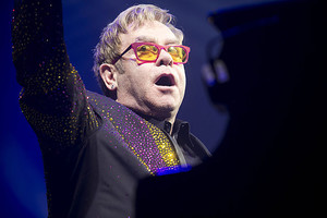 Eltonas Johnas tiki, kad Jėzus pritartų gėjų santuokoms