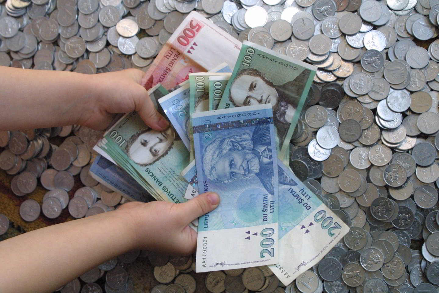 Sukčiumi patikėjusi ukmergiškė neteko 5 tūkst. litų.