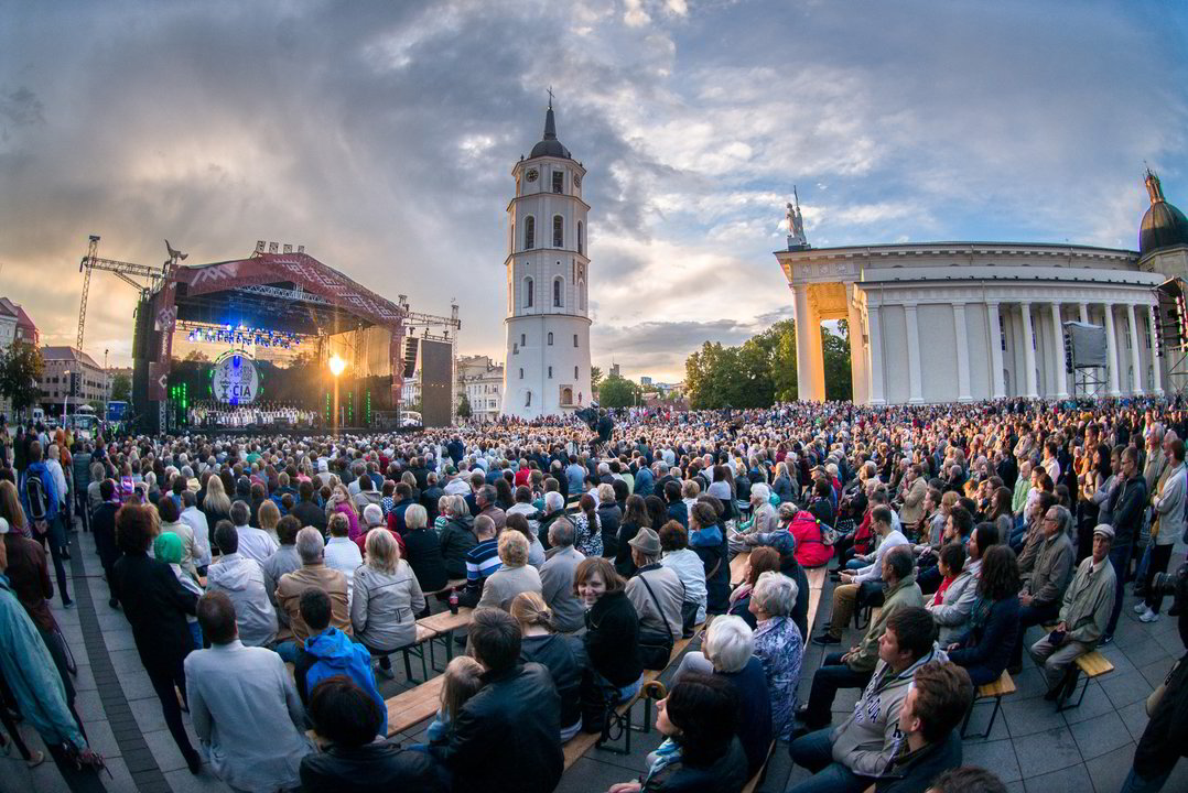 Dainų šventės atidarymo koncerto Katedros aikštėje akimirkos.<br>J.Stacevičiaus nuotr.