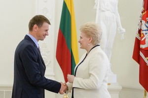 Rolandui Kazlui - apdovanojimas iš prezidentės rankų