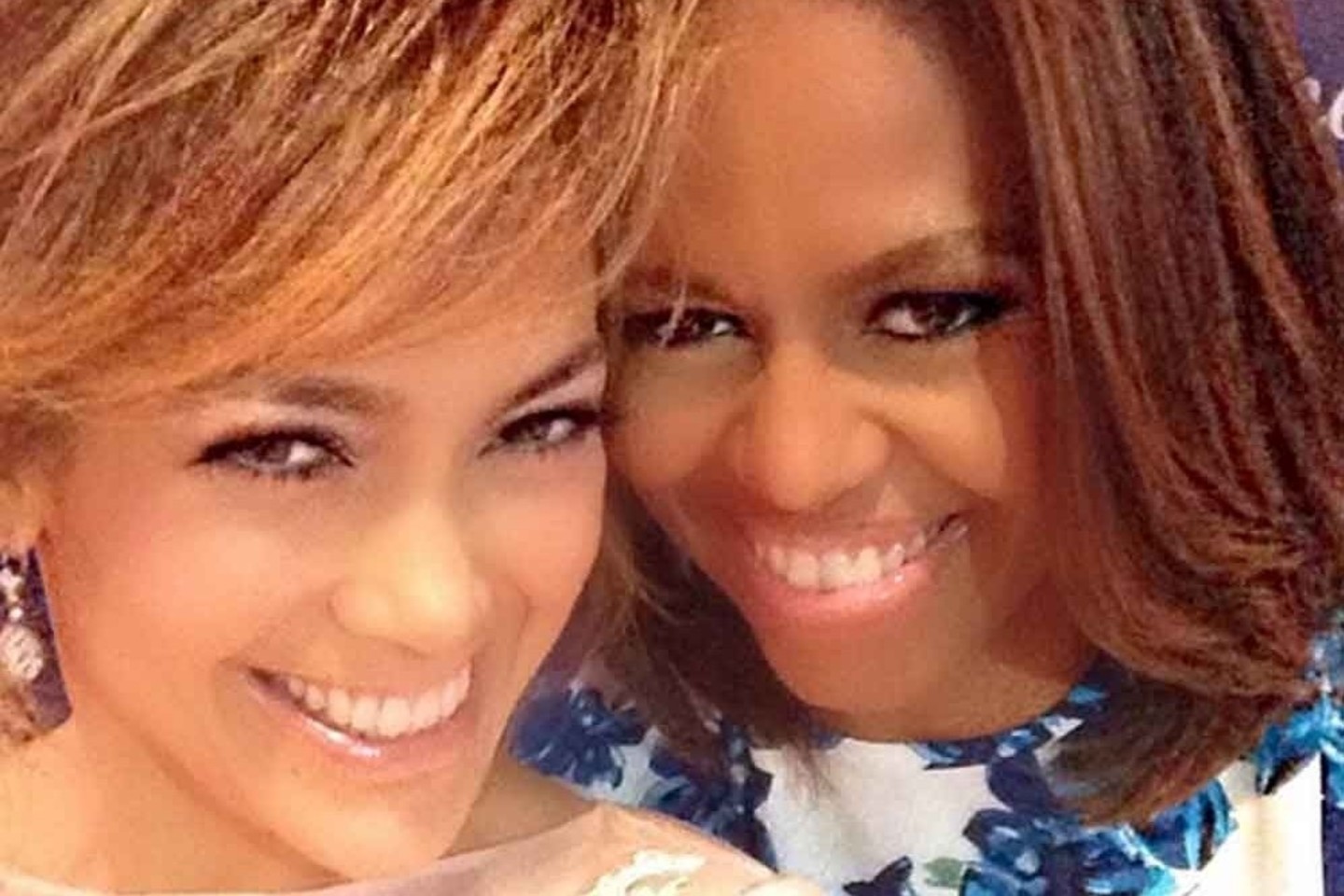 seksualioji dainininkė Jennifer Lopez ir pirmoji JAV šalies ponia Michelle Obama.<br>AOP nuotr.