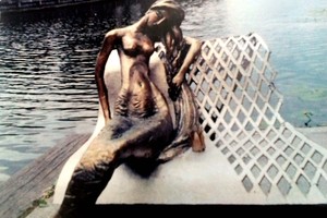 Klaipėdoje užvirė aistros dėl undinėlės prie Biržos tilto