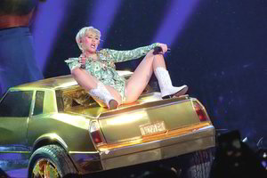 Nuo naivuolės iki skandalistės. Kodėl kito Miley Cyrus įvaizdis?
