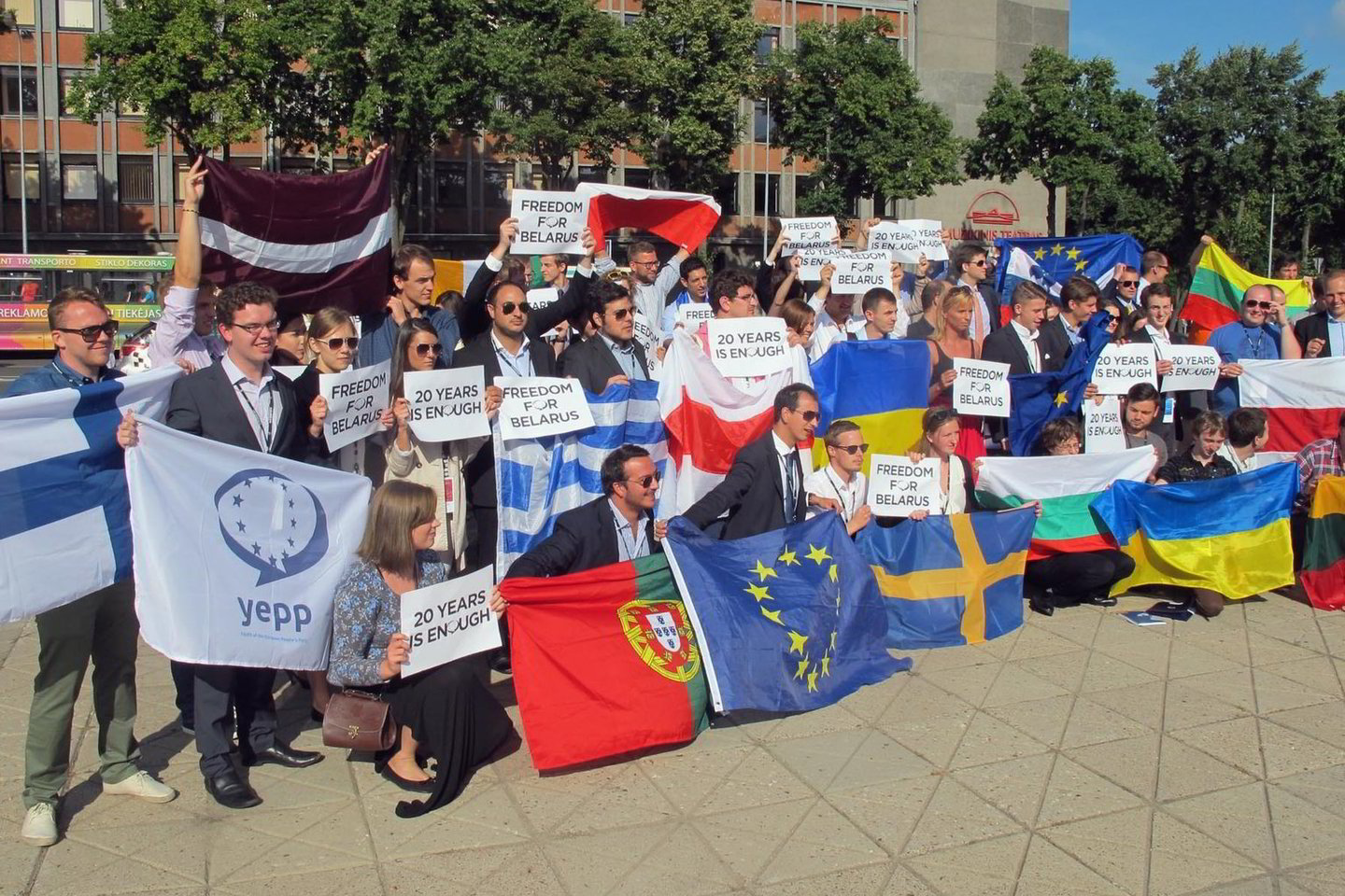 Klaipėdos centre jaunieji krikščionys demokratai surengė taikią protesto akciją.<br>G.Pilaičio nuotr.