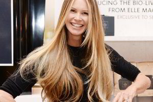 50-metės Elle Macpherson kūnas kelia ir susižavėjimą, ir pavydą