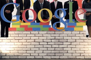 Iš „Google“ išsitrina ir garsūs banditai, ir šalių vadovai