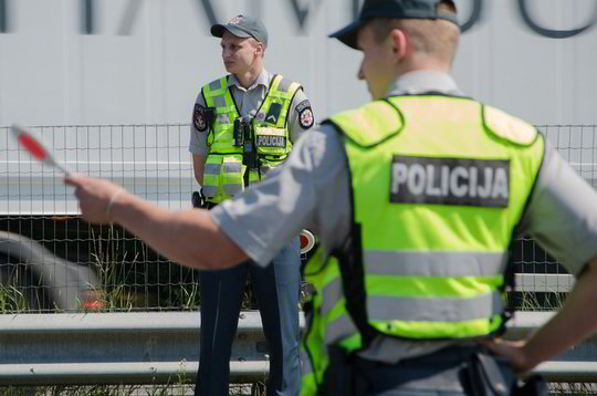 Greitkelyje link Vilniaus – milžiniška spūstis dėl futbolo